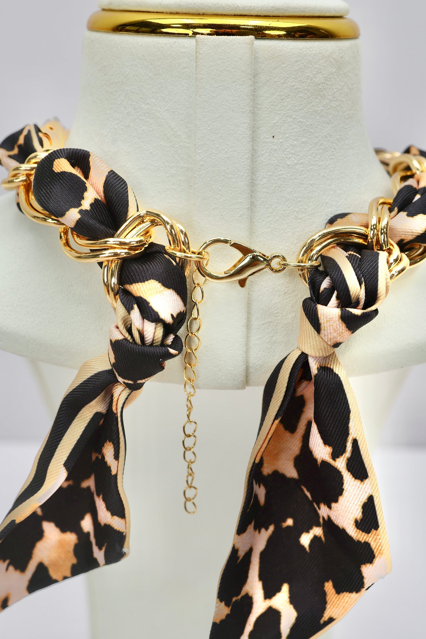 KAMRY SCARF NECKLACE