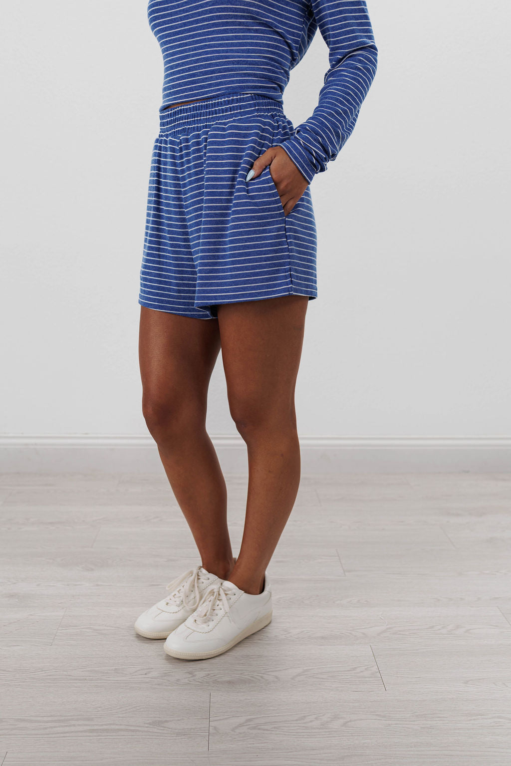 STRIPED BUTTON SHORTS