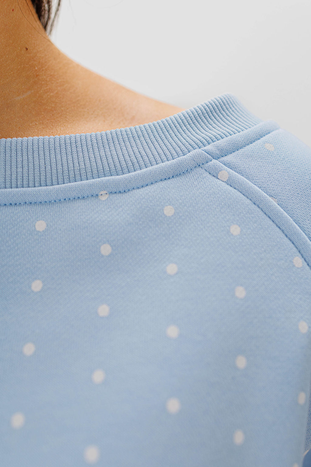 OFF THE SHOULDER CREWNECK