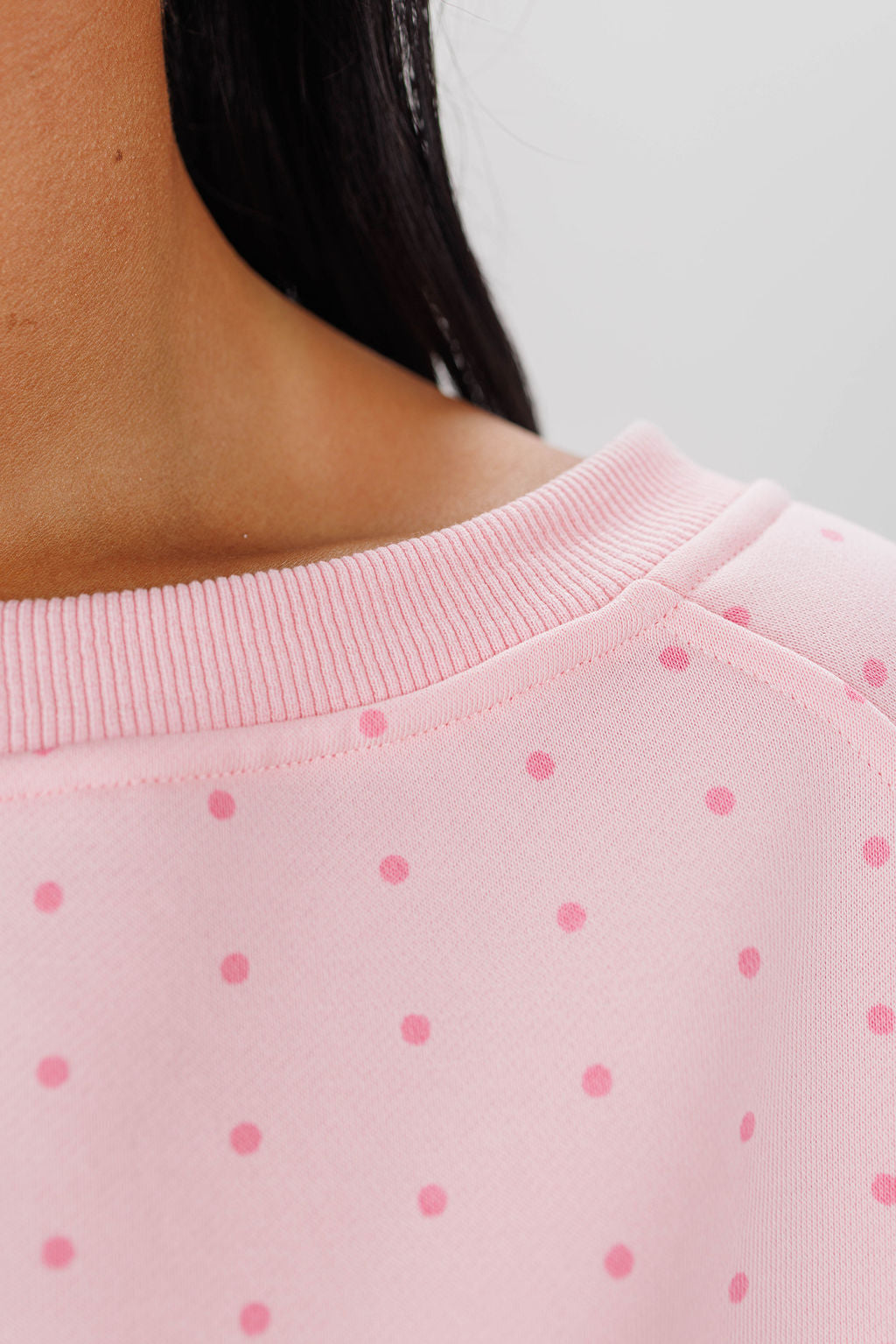OFF THE SHOULDER CREWNECK