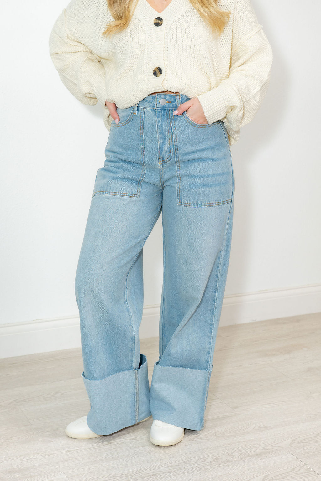 OUT OF OFFICE JEANS*