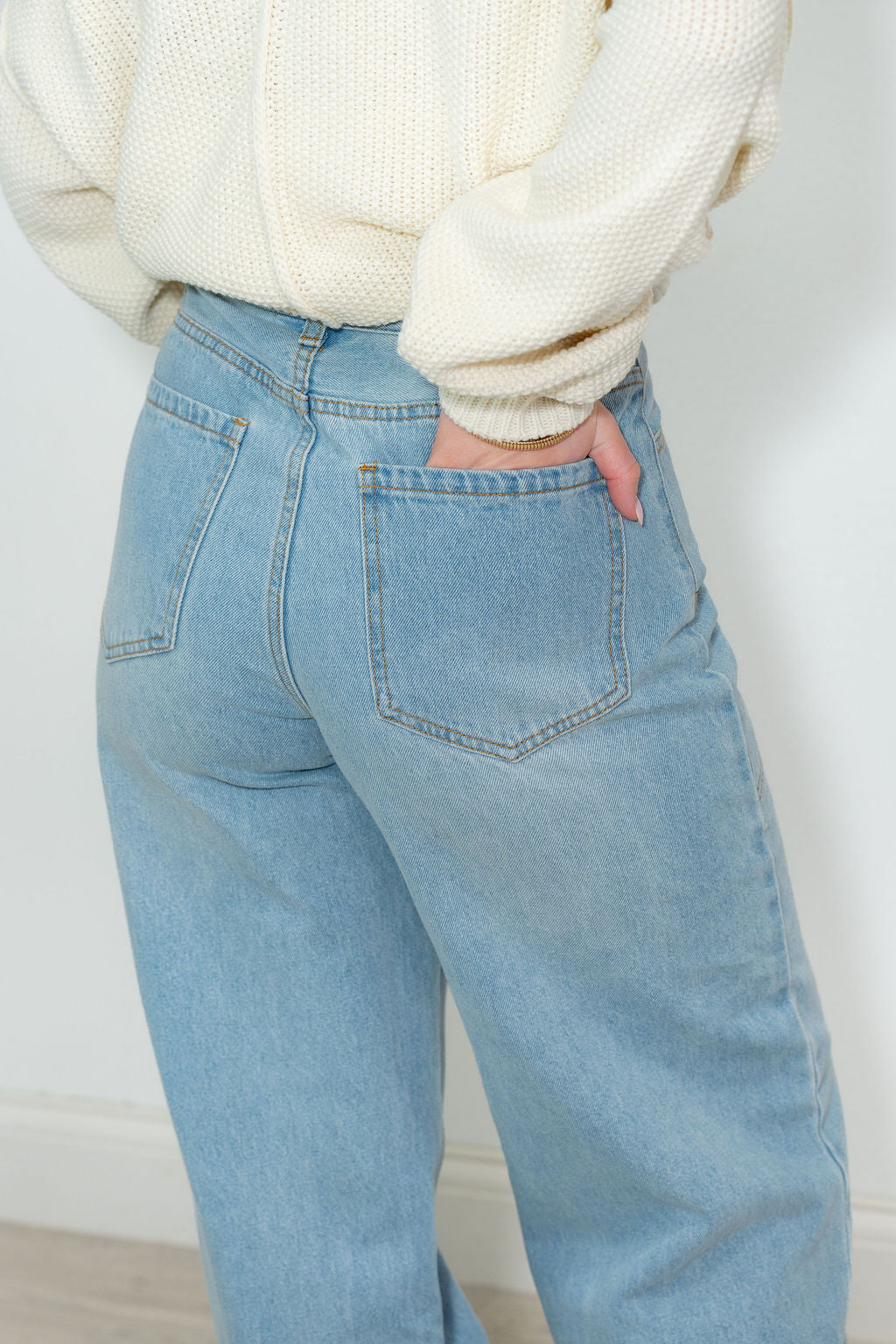 OUT OF OFFICE JEANS*