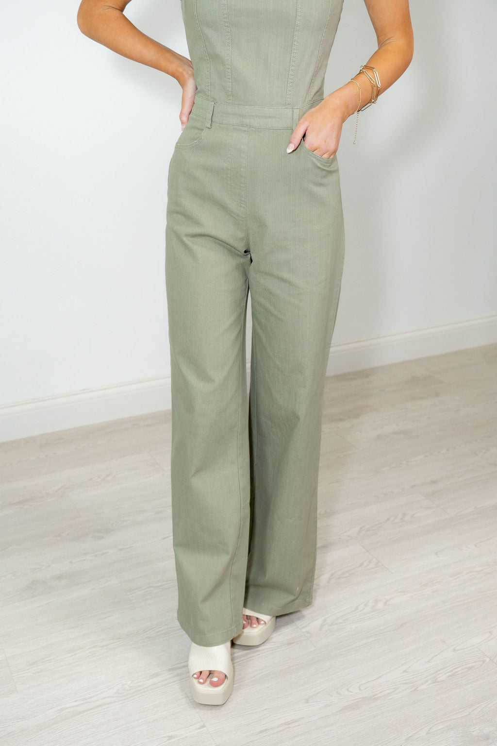 SHE'S CONFIDENT JUMPSUIT*