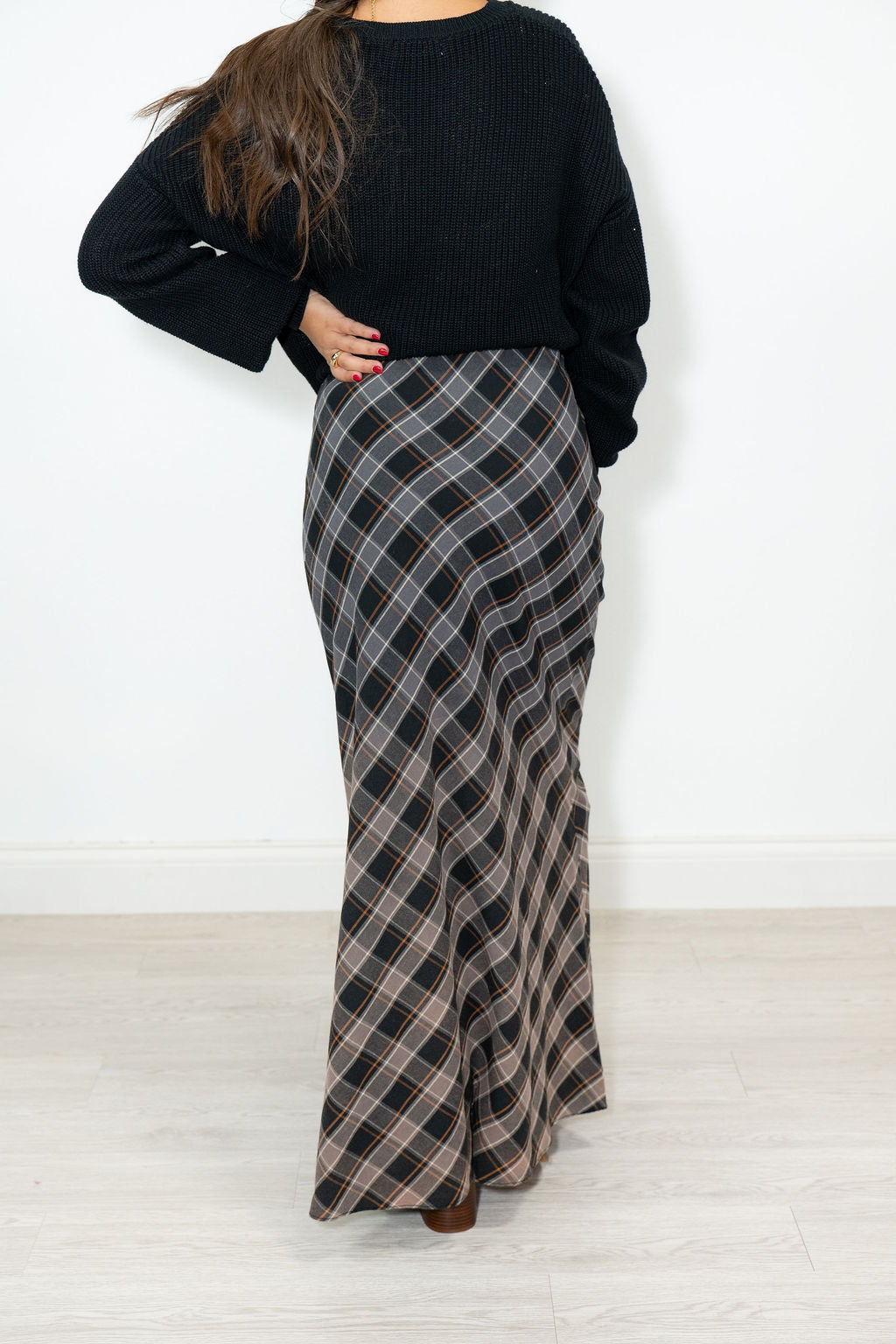 PLAID & POISE SKIRT*
