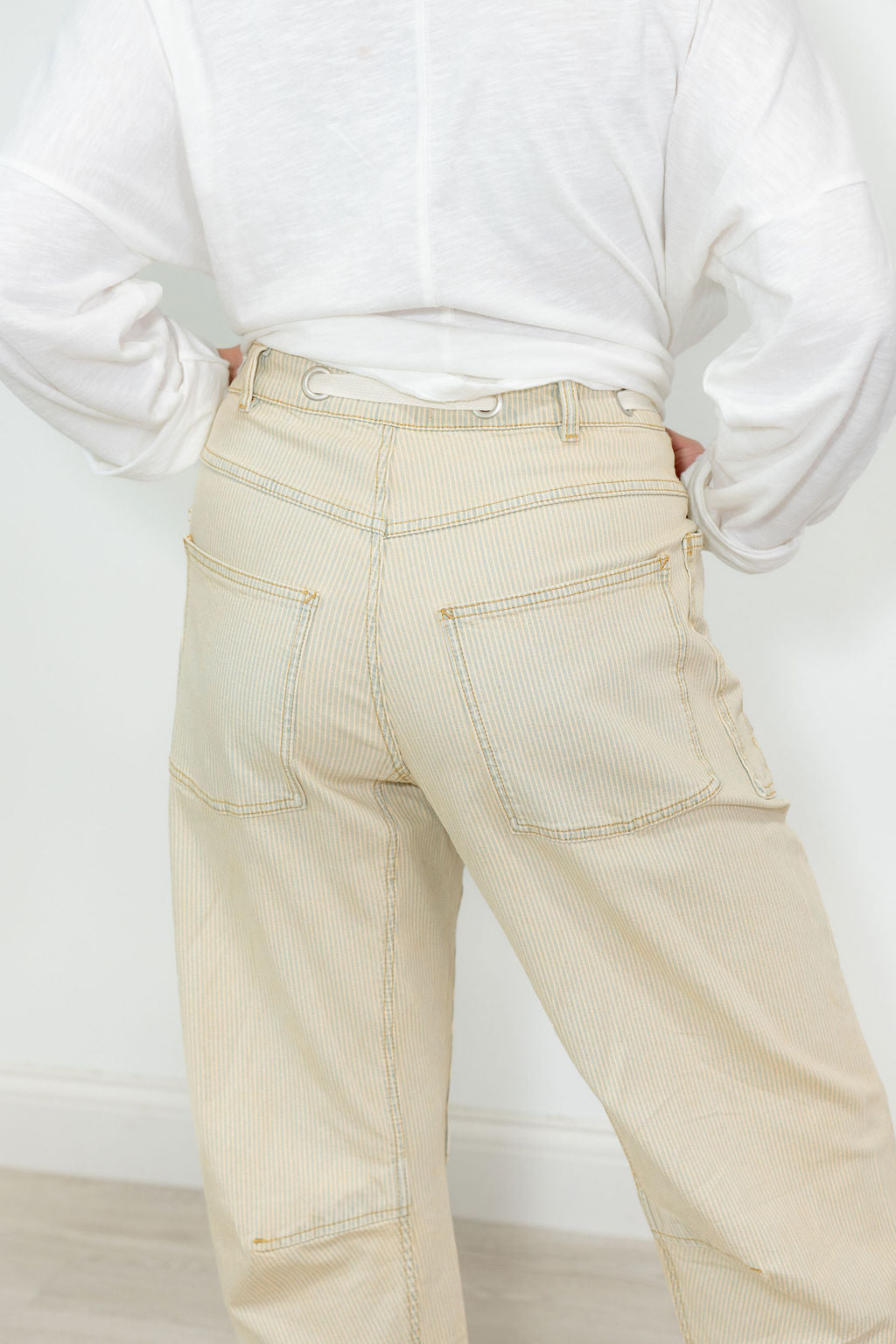 NOVA JEANS*