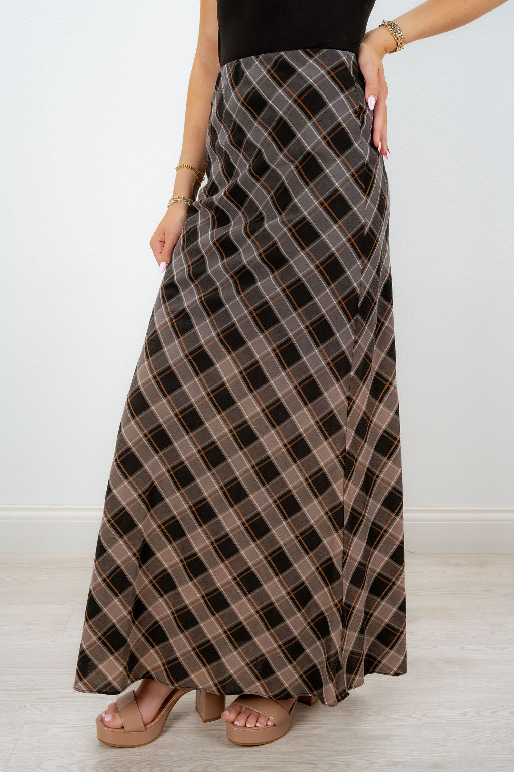 PLAID & POISE SKIRT