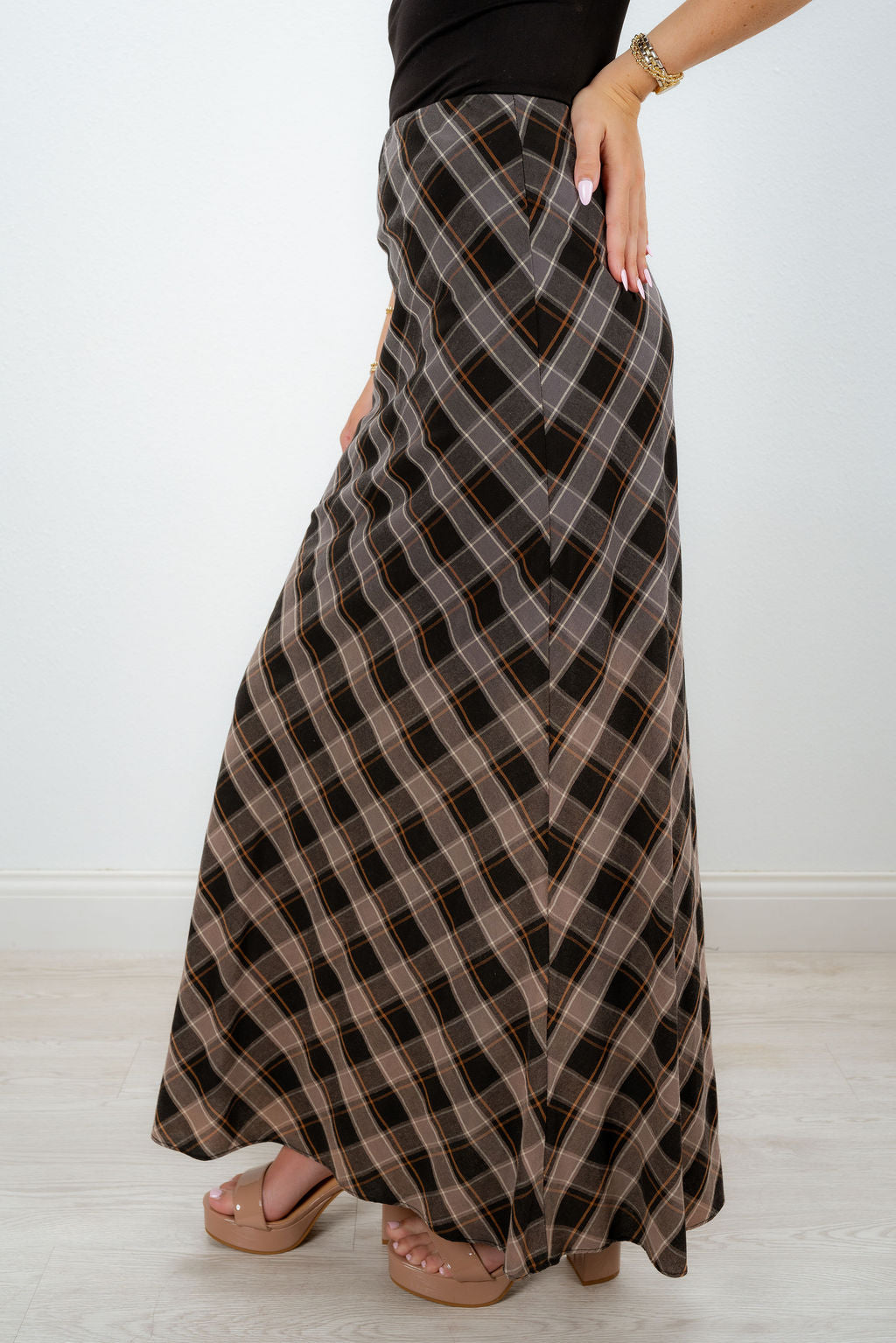 PLAID & POISE SKIRT