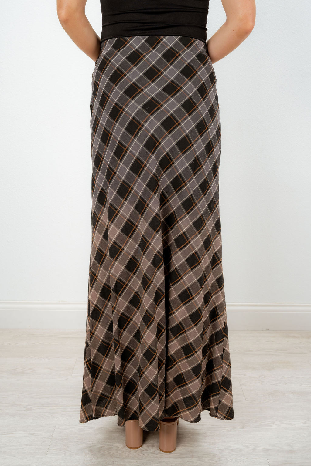 PLAID & POISE SKIRT