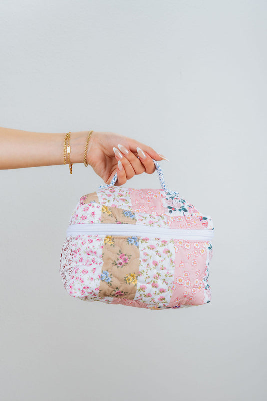 ON THE GO COSMETIC BAG