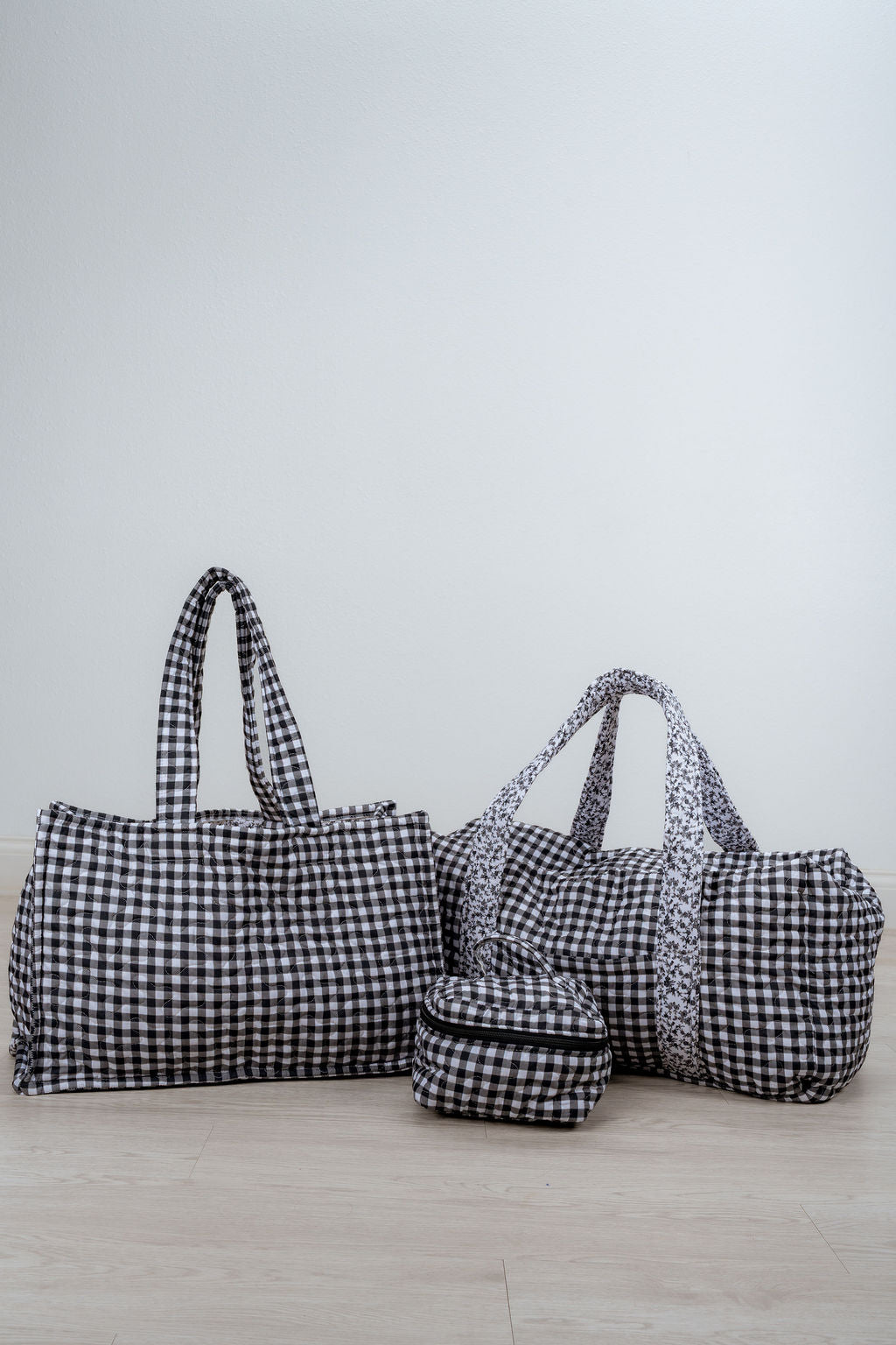 ON THE GO COSMETIC BAG