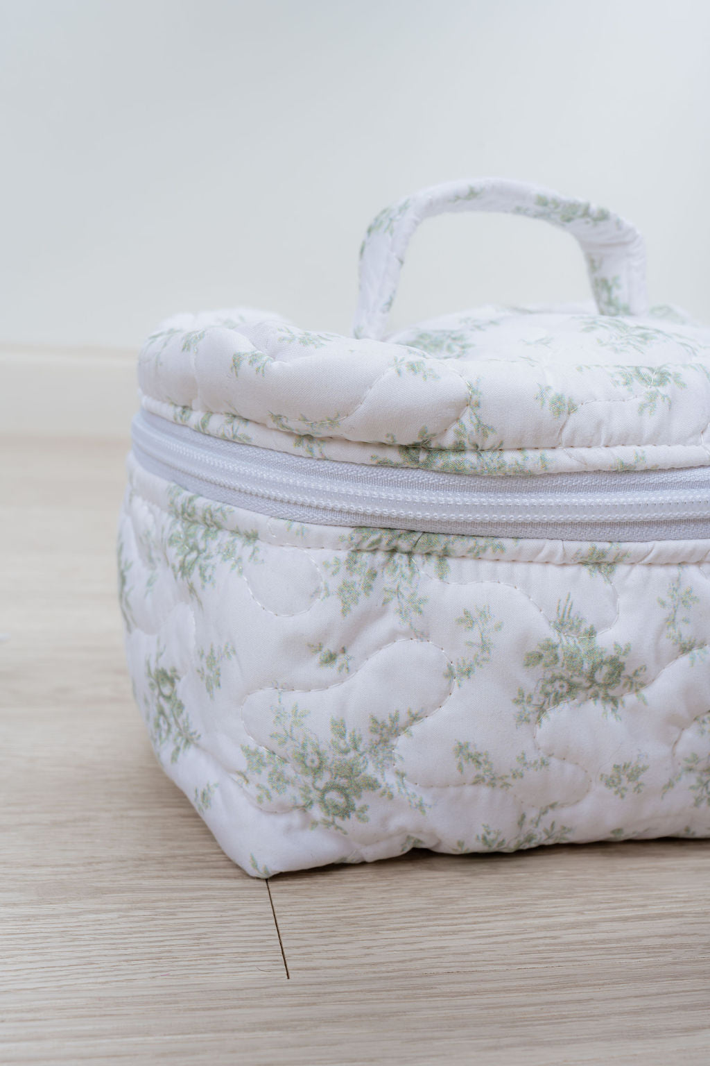 ON THE GO COSMETIC BAG